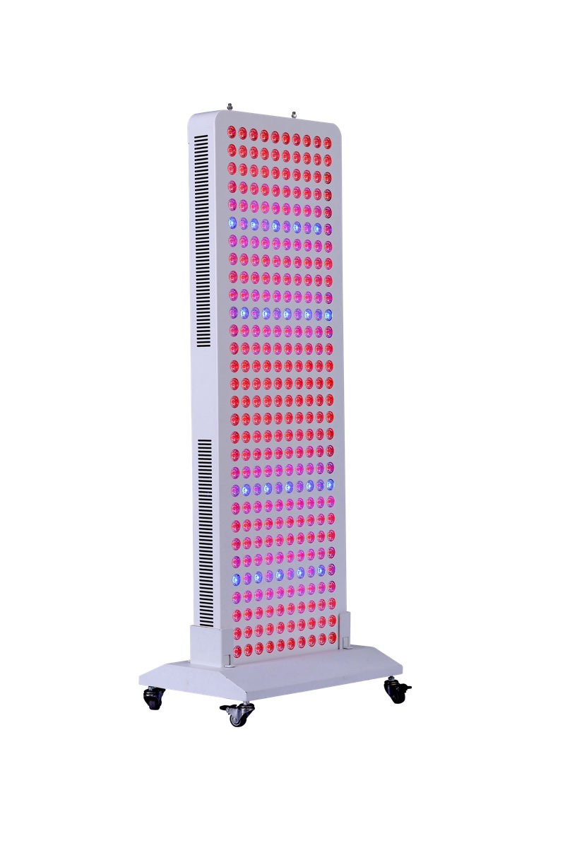 RED LIFE PRO1500 — บนขาตั้งพื้น ด้านหน้า